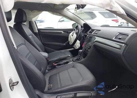 2017 Volkswagen Passat 1.8T Se z USA, uszkodzony, nr VIN 1VWGT7A30HC000658